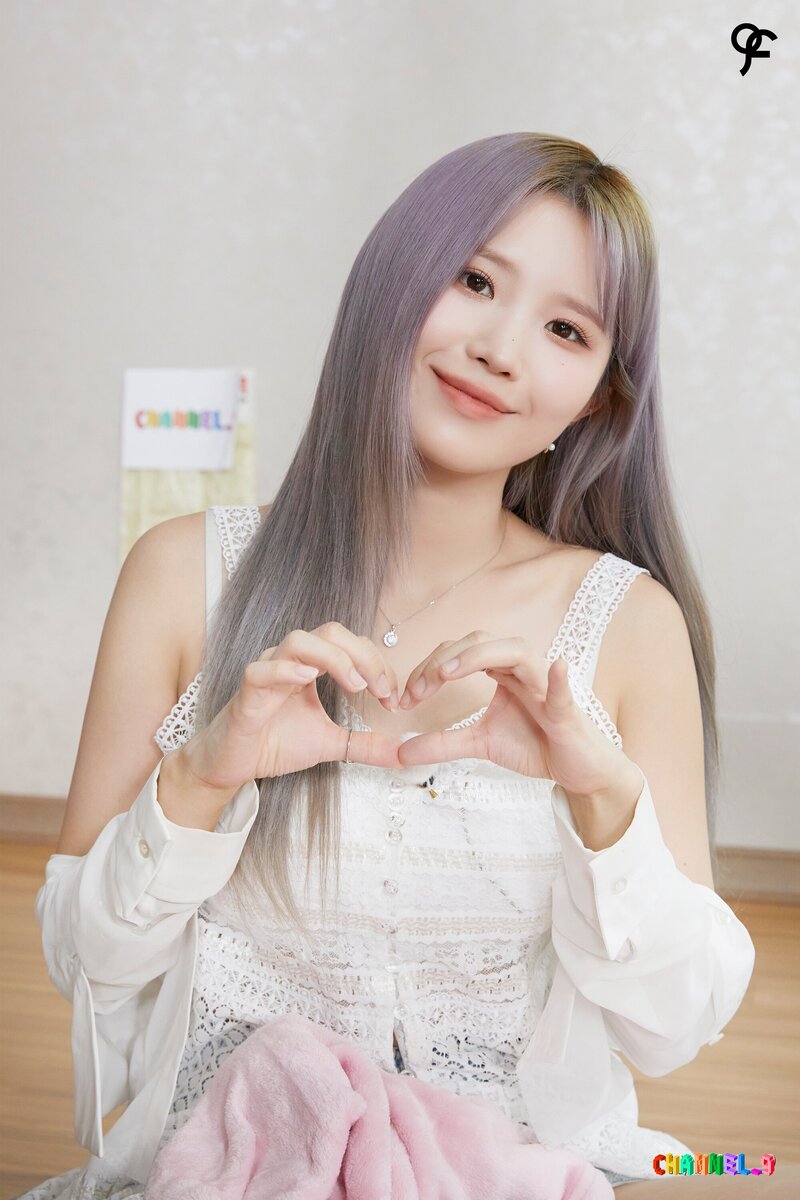 221019 fromis_9 Weverse - <CHANNEL_9> EP39-45 Behind Photo Sketch documents 24