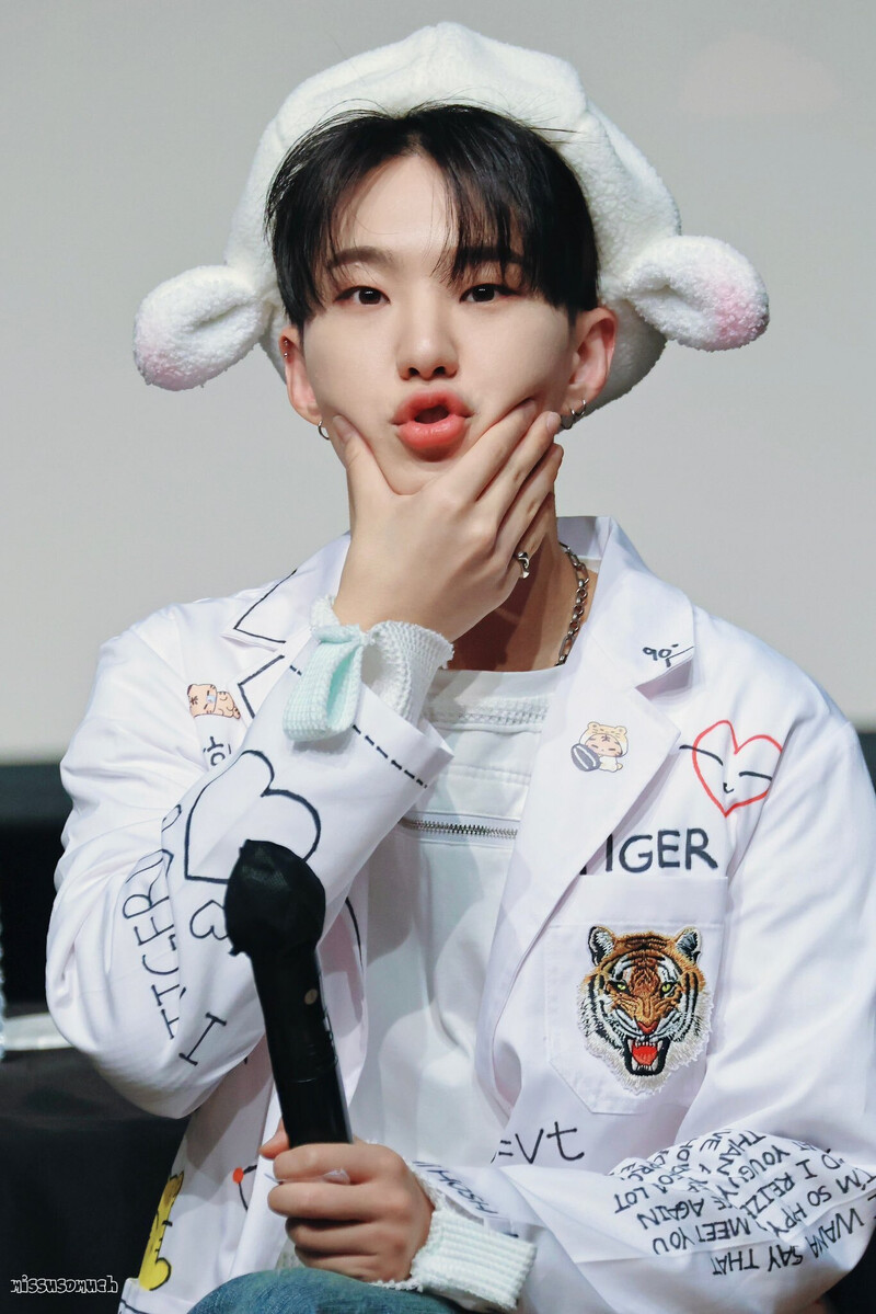 230506 SEVENTEEN Hoshi at Joeun Music Fansign Event documents 7