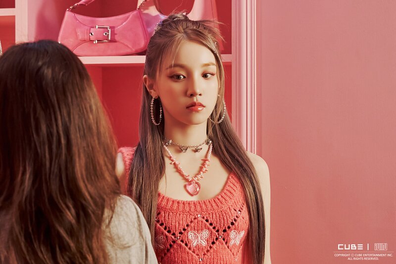 230530 Cube Naver Post - (G)I-DLE 'Queencard' MV Behind documents 21