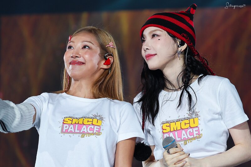 240221 Girls' Generation Taeyeon & Hyoyeon at SMTOWN Live in Japan documents 3