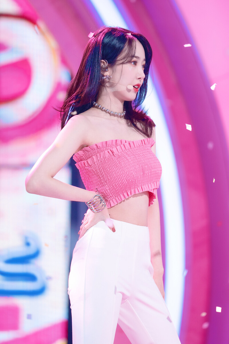 220220 VIVIZ Sinb - 'BOP BOP!' at Inkigayo documents 8