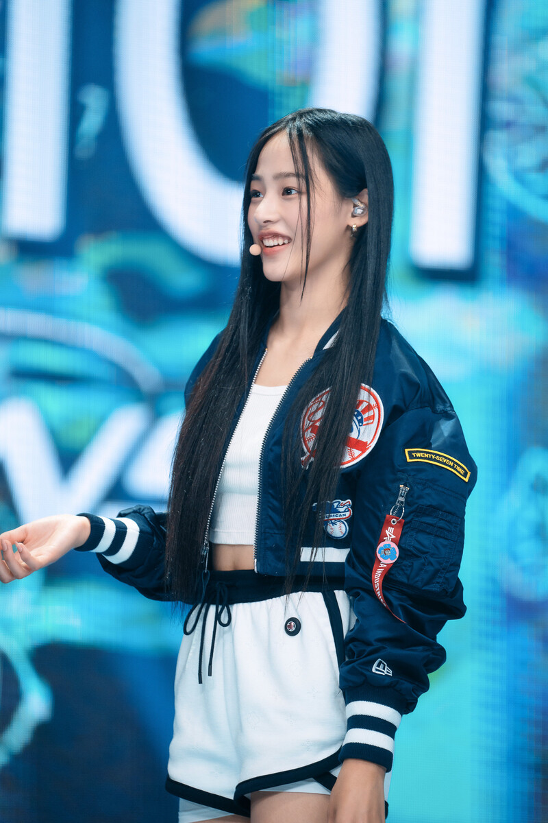 220807 NewJeans Minji 'Attention' at Inkigayo documents 11