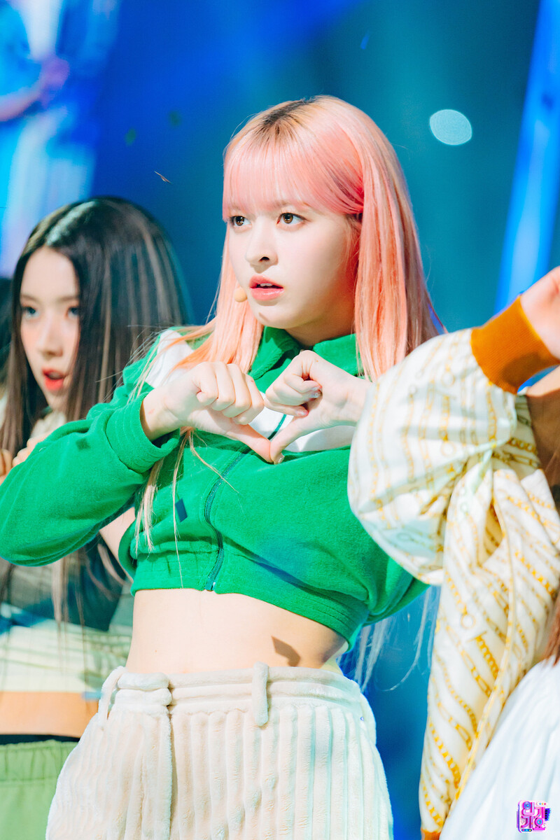 230416 NMIXX Lily - 'Love Me Like This' at Inkigayo documents 1