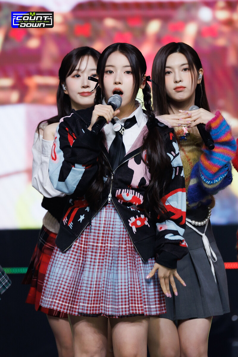 221229 NMIXX Jiwoo 'Funky Glitter Christmas' at M Countdown documents 2