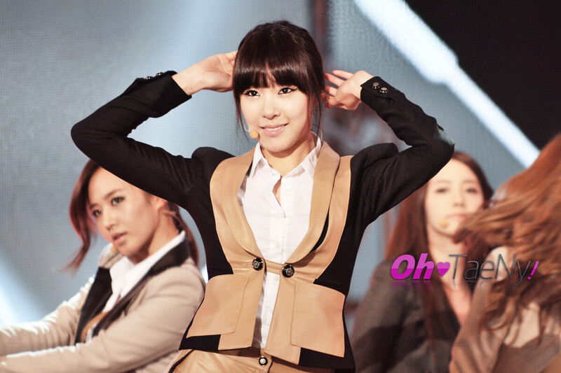 111106 Girls' Generation Tiffany at Love Sharing Concert documents 4