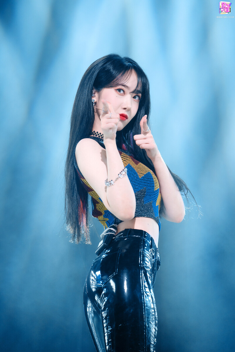 220227 VIVIZ Sinb - 'BOP BOP!' at Inkigayo documents 15