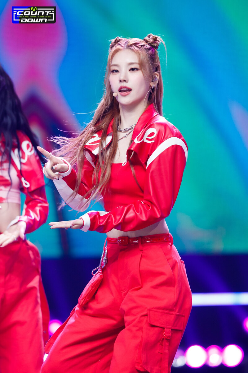 230810 ITZY Yeji - 'CAKE' at M COUNTDOWN documents 9