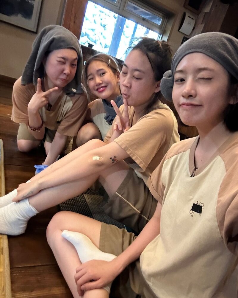 240622 IVE Yujin Instagram Update with Lee Eunji, Mimi & Lee Youngji documents 1