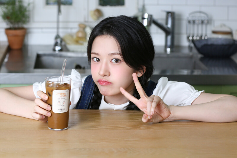 240702 Starship Entertainment Naver Update with Yujin - 'Maxim Supreme Gold' Advertisement Behind the Scenes documents 6