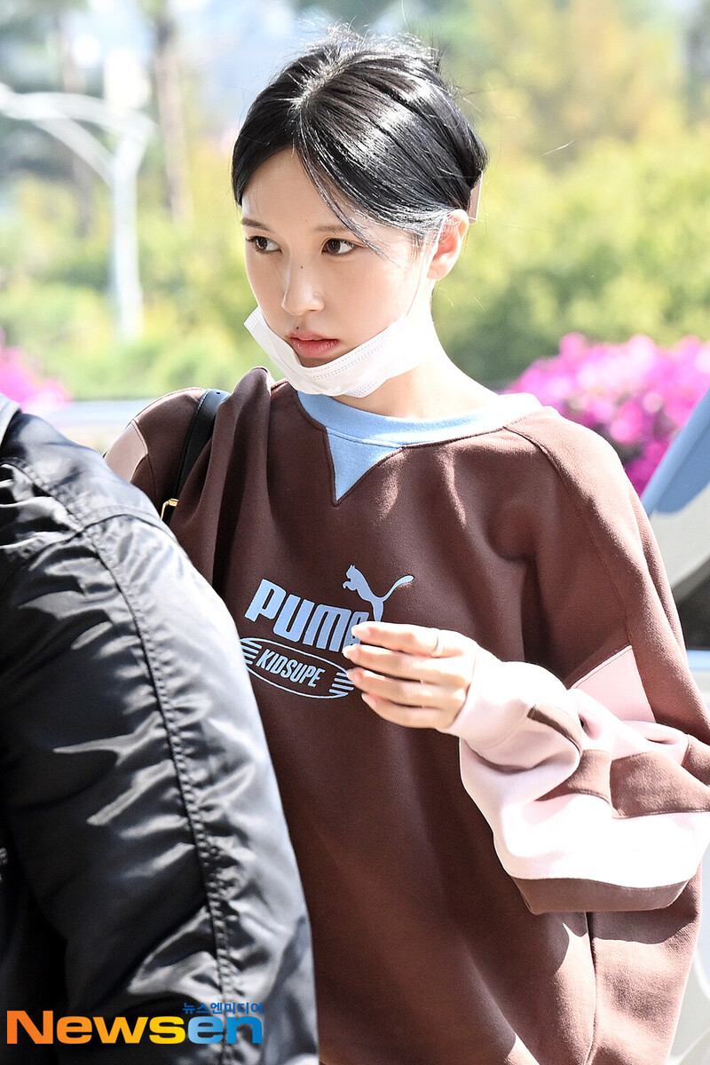 241012 Twice MINA at Gimpo International Airport documents 3