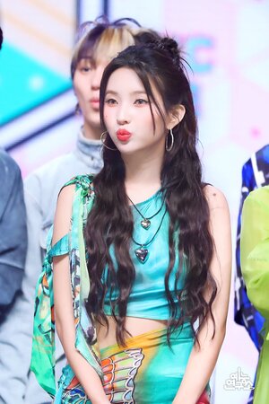 230527 (G)I-DLE Soyeon - 'Queencard' at Music Core