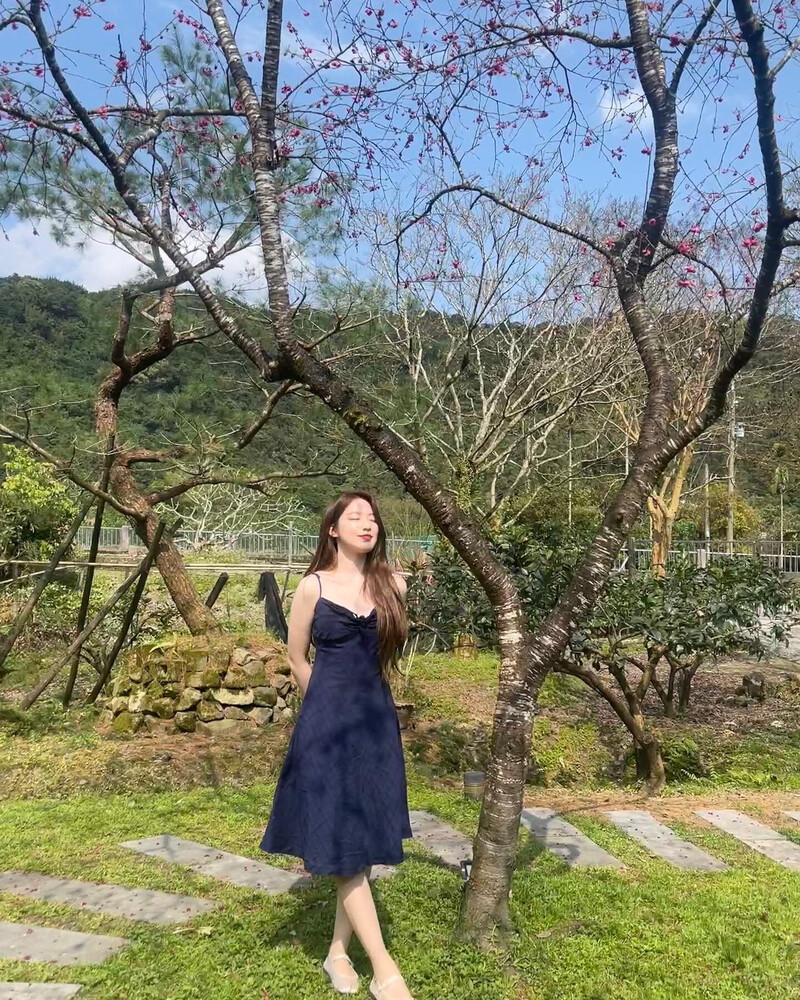 230327 (G)I-DLE Shuhua Instagram Update documents 8