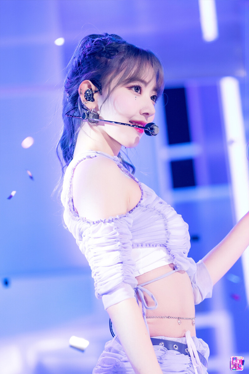 231029 LE SSERAFIM Sakura - 'Perfect Nignt' at SBS Inkigayo documents 1