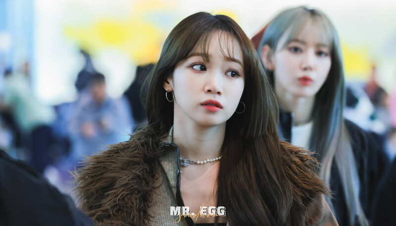 240104 LE SSERAFIM Chaewon - ICN Airport documents 3