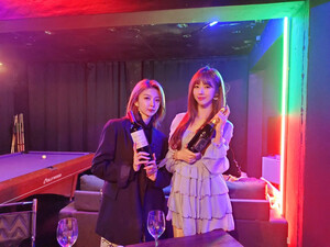 191225 Dreamcatcher twitter update - Yoohyeon & Dami