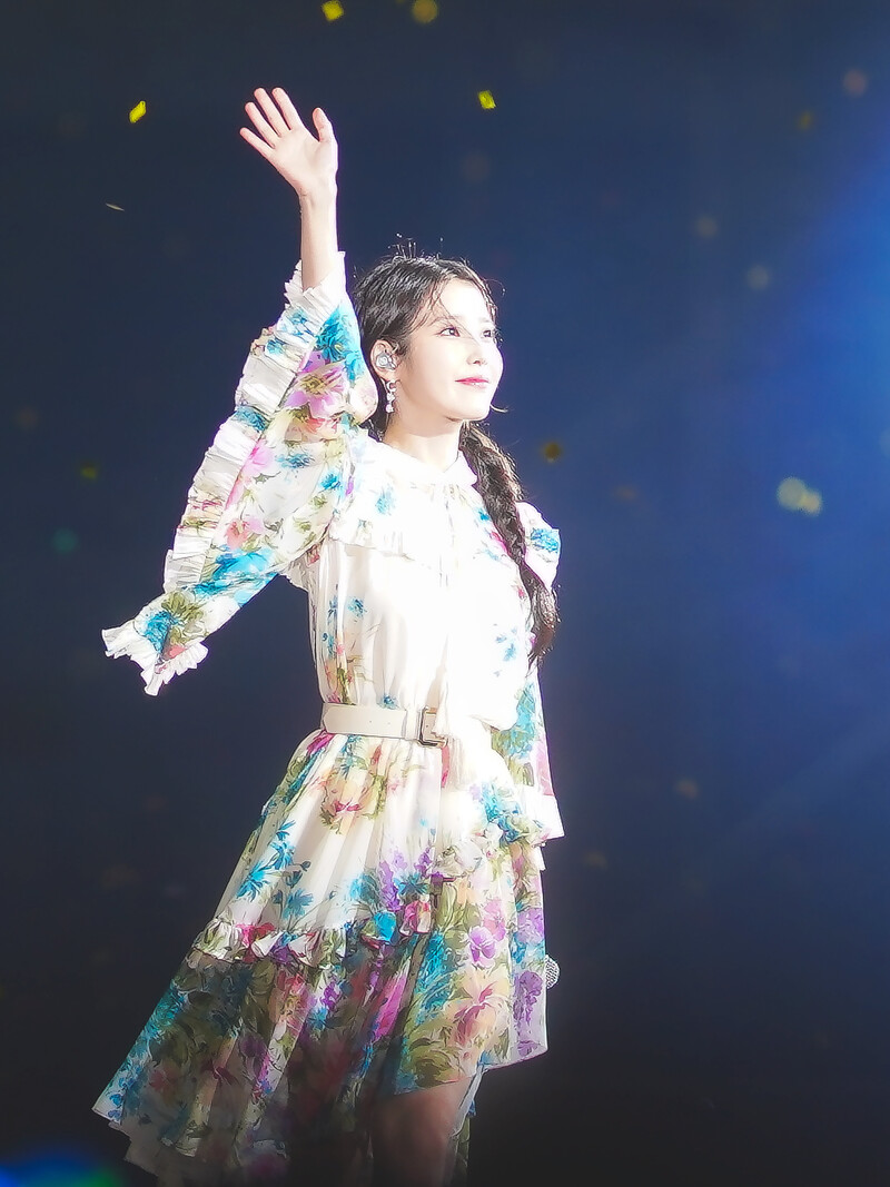 220918 IU - 'The Golden Hour' Concert documents 15