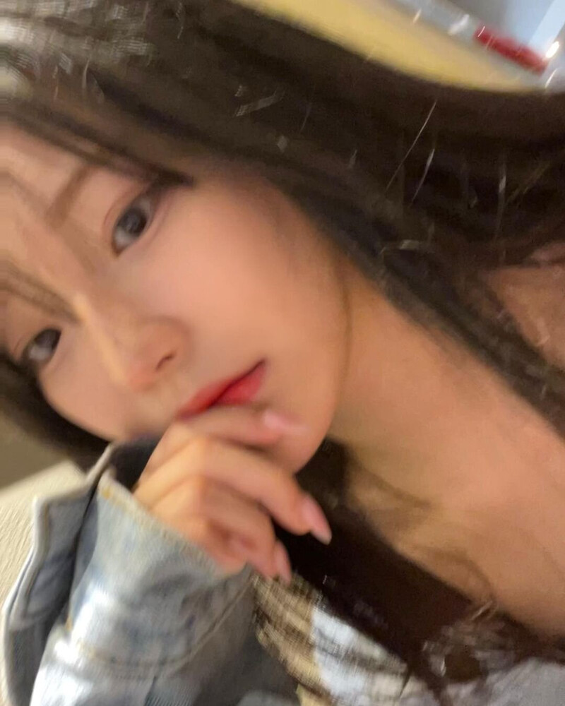 230918 fromis_9 Jiheon Instagram Update documents 4