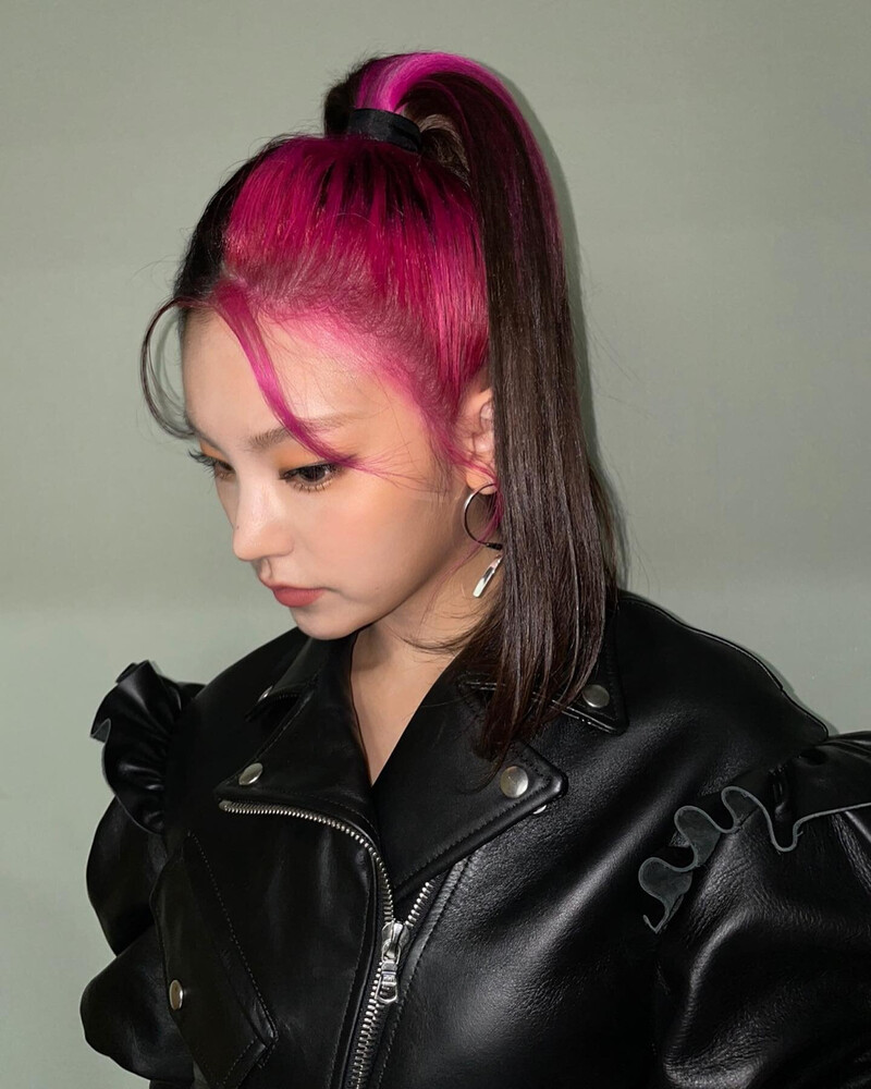 211009 ITZY Instagram Update - Yeji documents 4