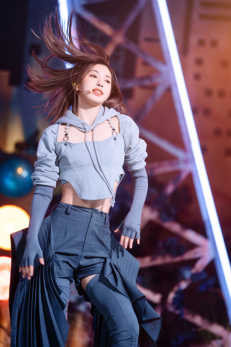 220306 NMIXX Bae at Inkigayo documents 4