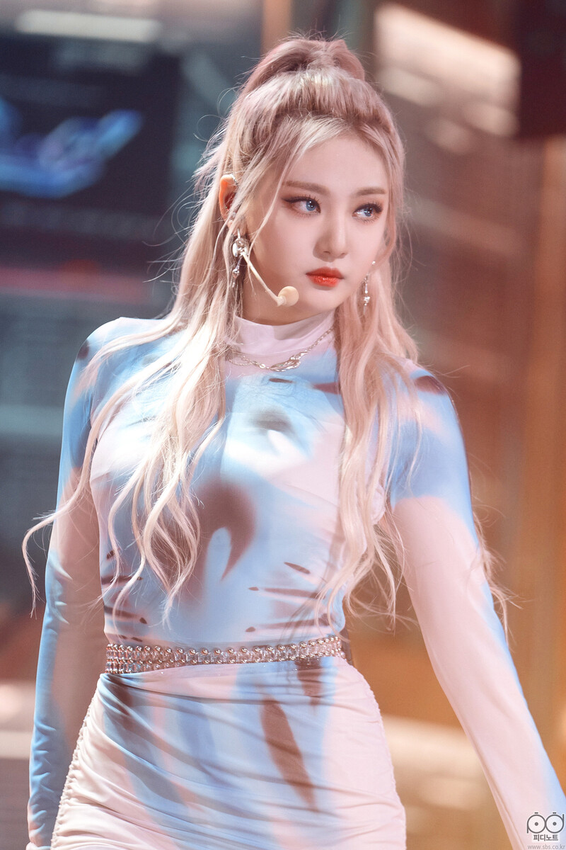 220724 aespa Ningning - 'Illusion' & 'Girls' at SBS Inkigayo documents 4