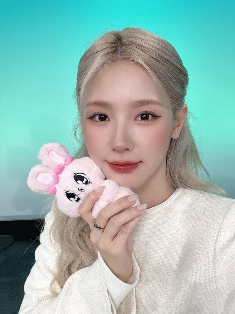 221115 (G)I-DLE Twitter Update - Miyeon documents 2