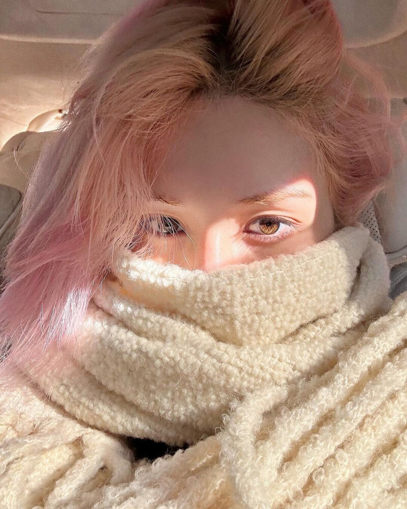 230202 Jeon Somi Instagram Update documents 4