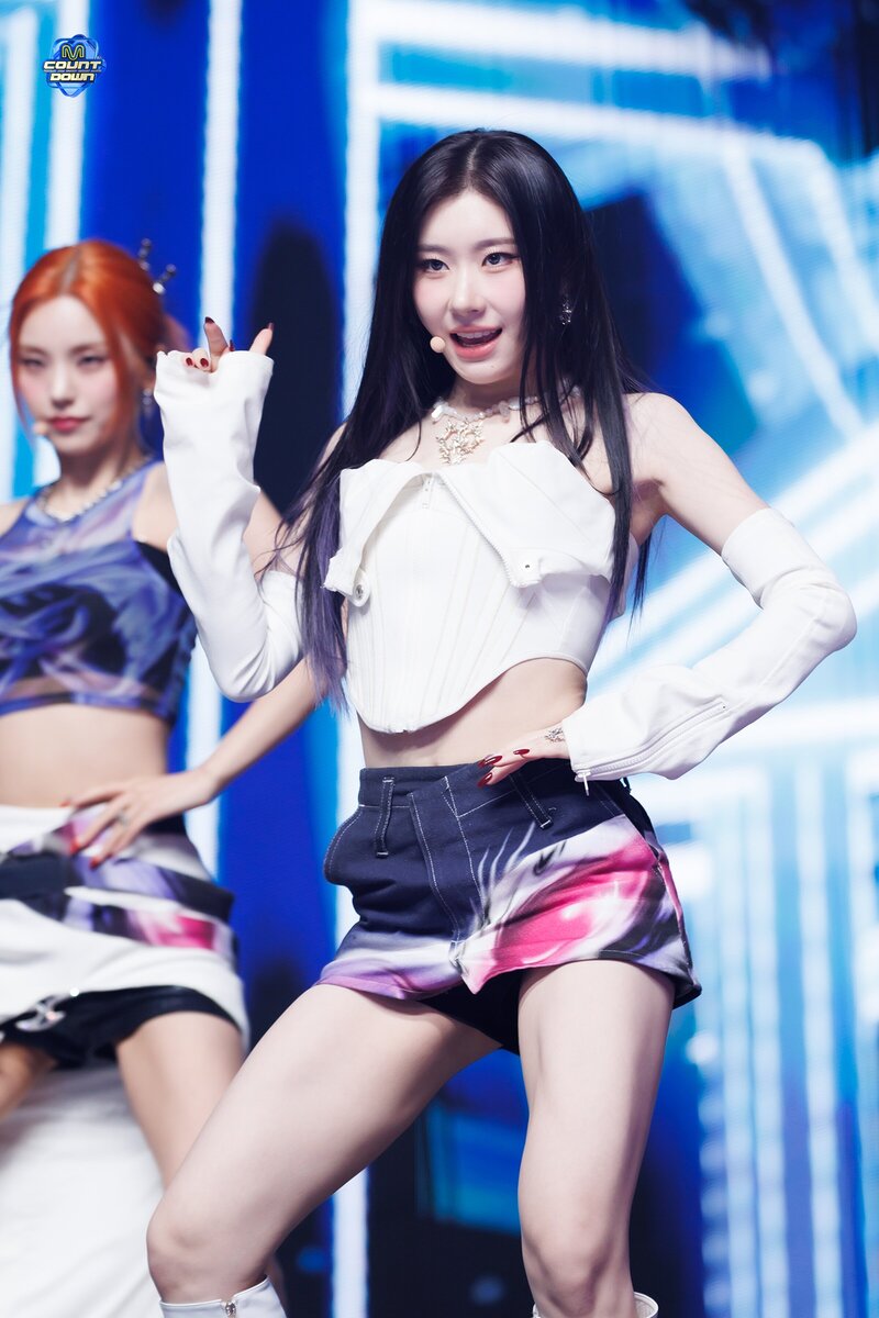 240111 ITZY - 'BORN TO BE' and 'UNTOUCHABLE' at M Countdown documents 13