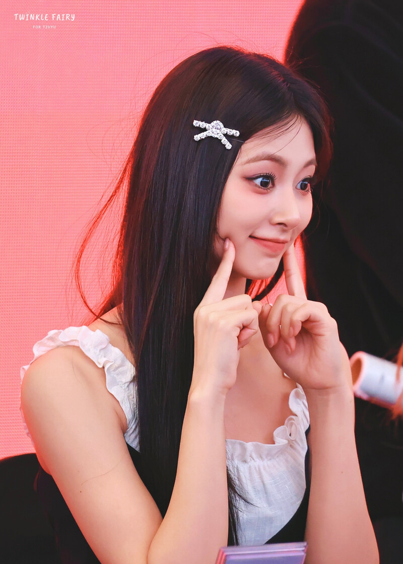 241215 TWICE Tzuyu - Blue Dream Media Fansign documents 1