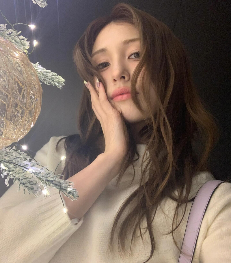 241223 Somi Instagram Update documents 5