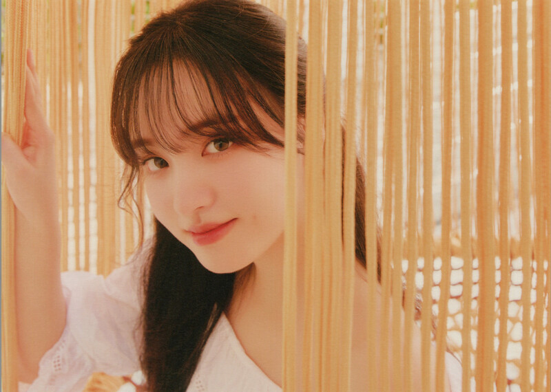 IVE - 1st Photobook 'A Dreamy Day' [SCANS] documents 9