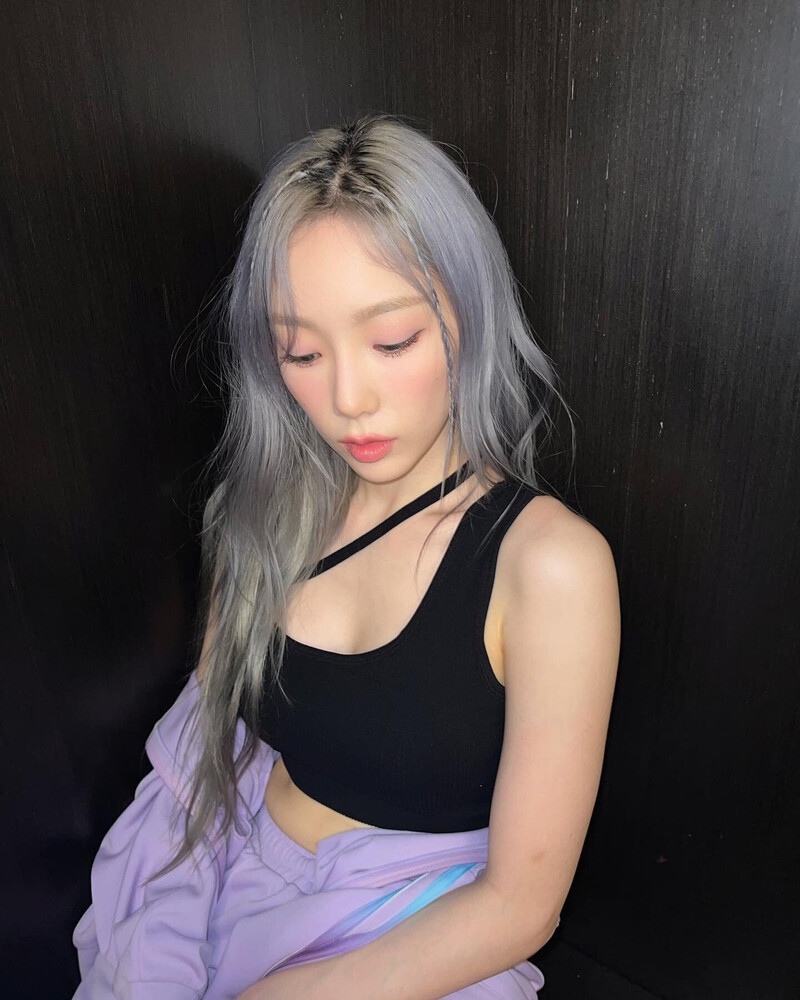 220222 Taeyeon instagram update documents 9