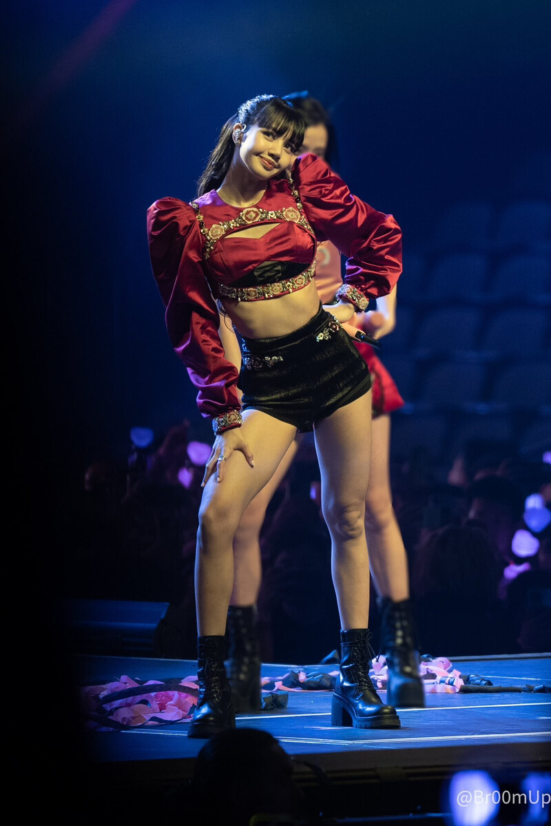 221025 BLACKPINK Lisa - 'BORN PINK' Concert in Dallas Day 1 documents 1