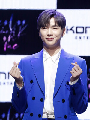 190725 Kang Daniel at "Color on Me" solo debut press showcase