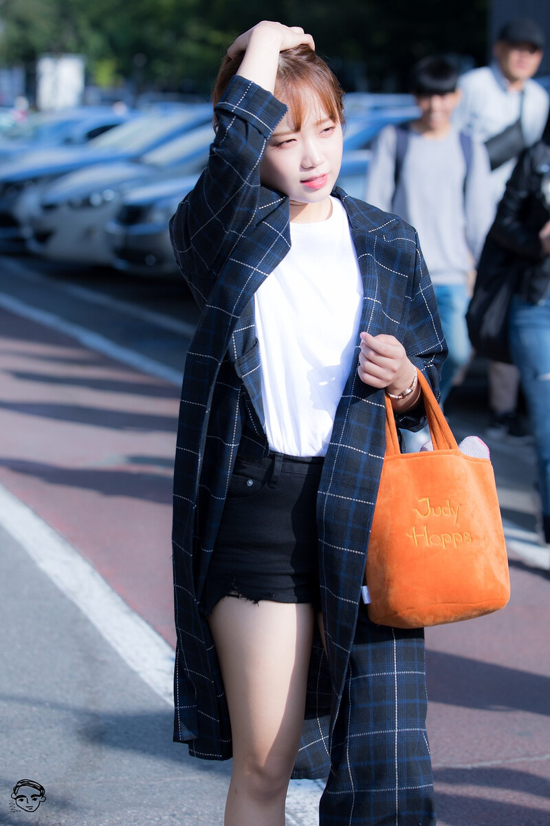 170922 Weki Meki Yoojung at Music Bank documents 3