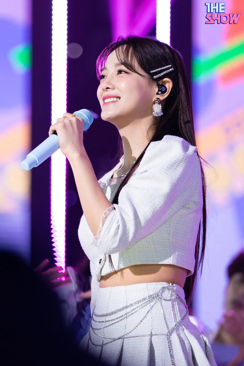 210406 Kim Sejeong 'Warning' at The Show documents 14