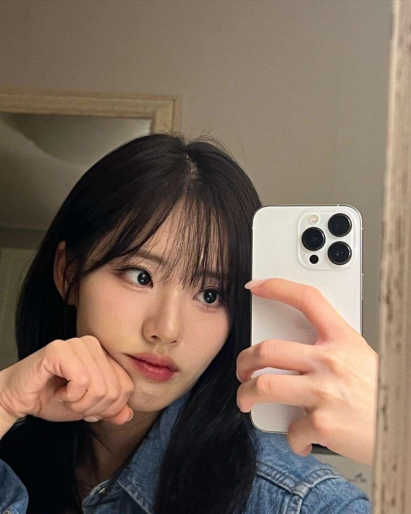 230922 Jiwon Instagram Update documents 3