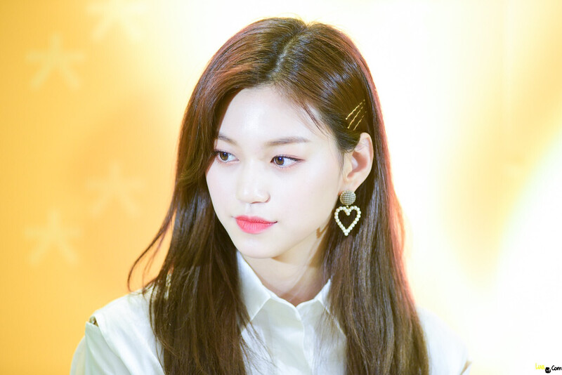 180427 Weki Meki Doyeon documents 1