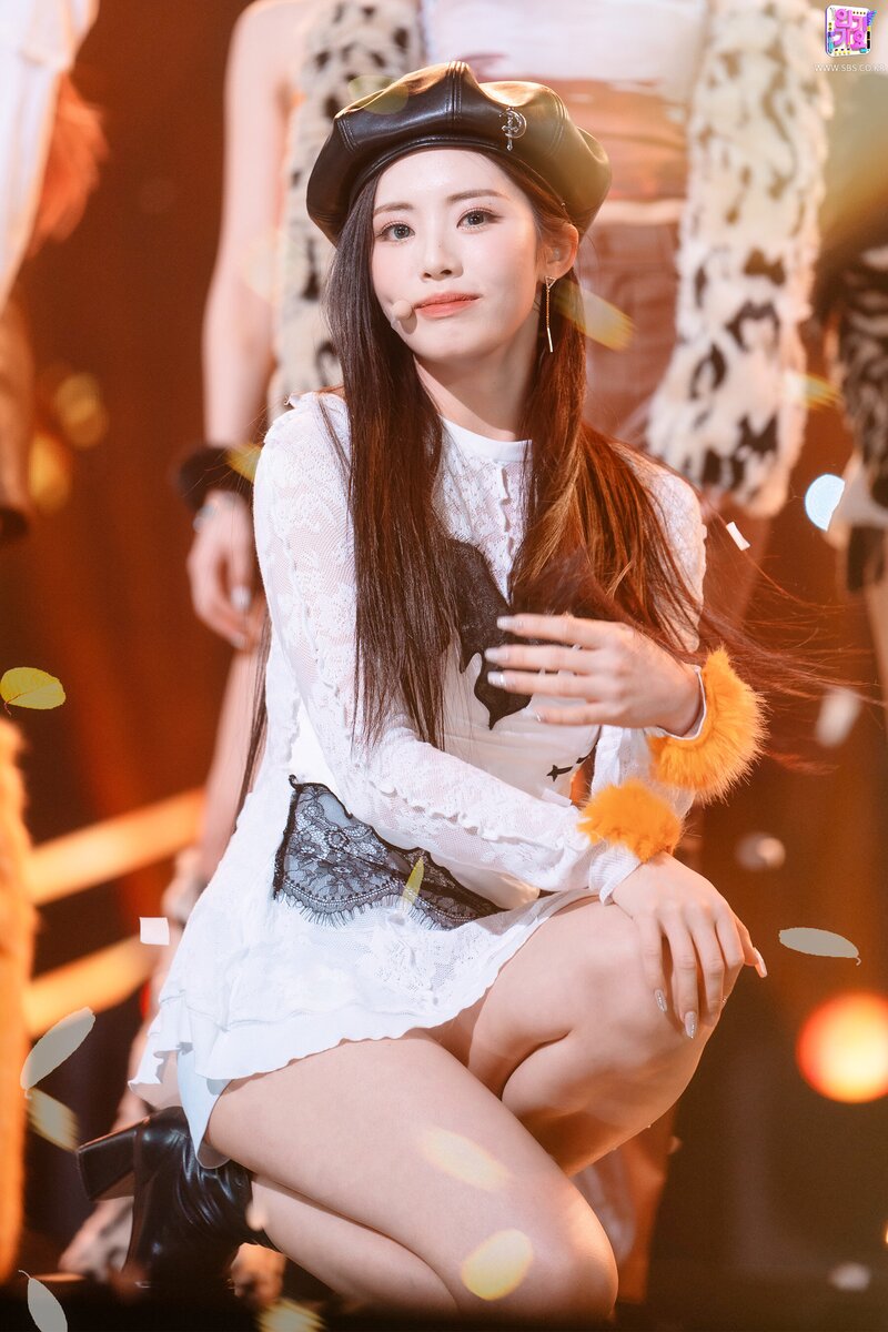 220130 fromis_9 Jiwon - 'DM' at Inkigayo documents 12