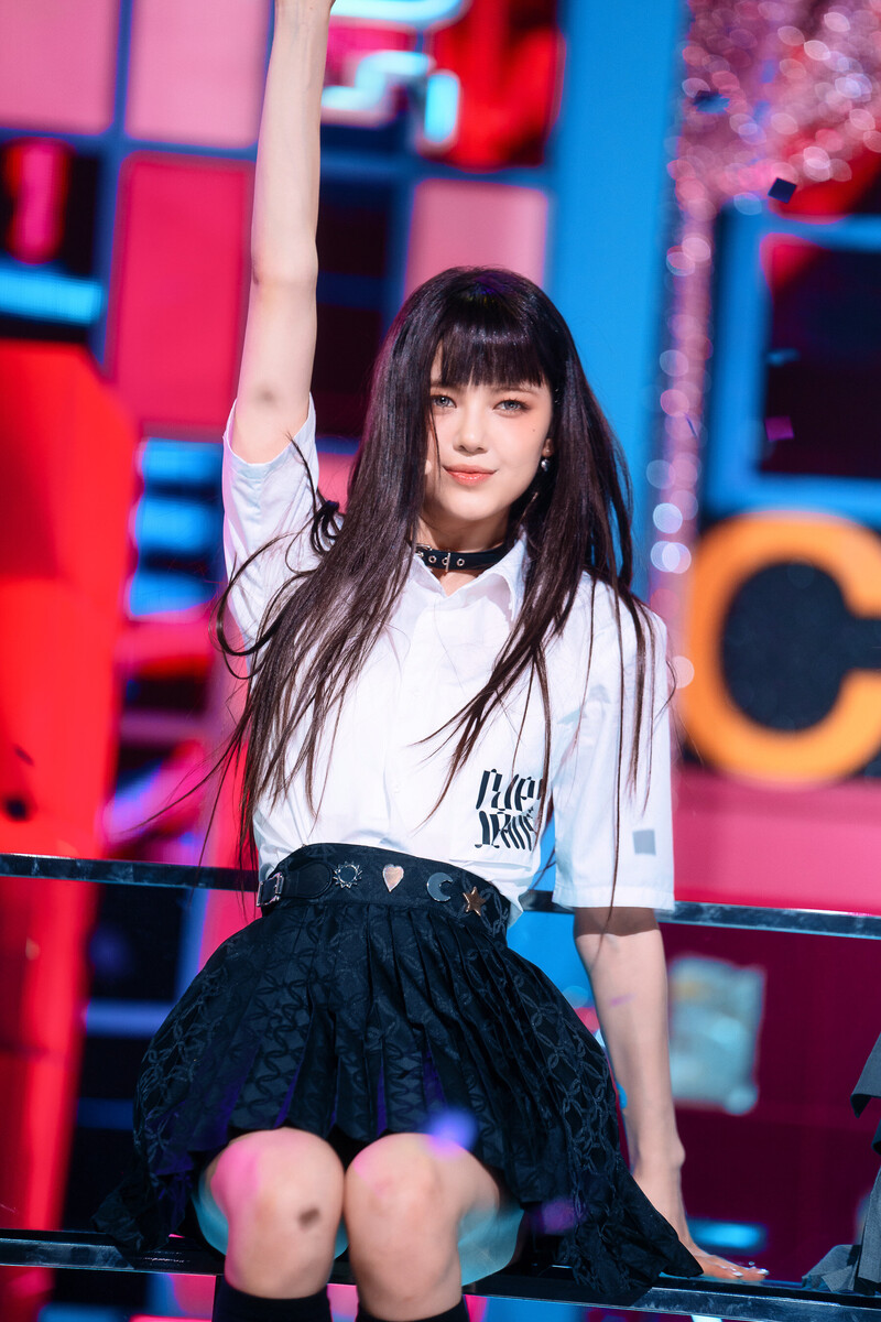 220807 NewJeans Danielle 'Cookie' at Inkigayo documents 22