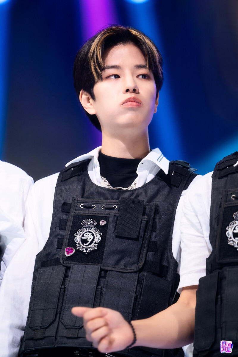 221023 StrayKids Seungmin - 'CASE 143' at Inkigayo documents 28