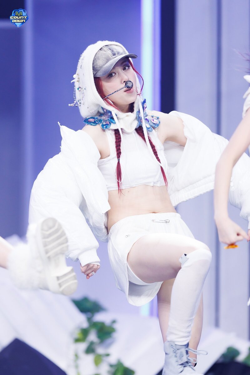 240222 LE SSERAFIM Yunjin - 'EASY' and 'Swan Song' at M Countdown documents 11