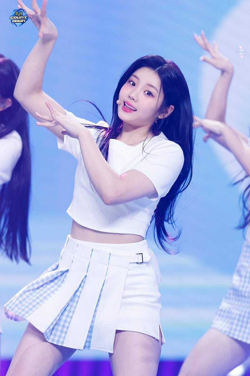 240411 ILLIT Wonhee - 'Magnetic' at M Countdown documents 15