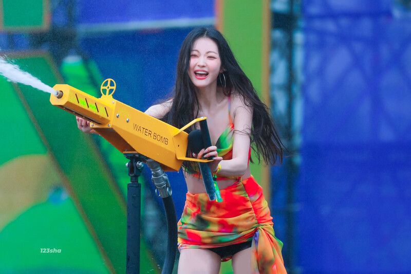 240707 OH MY GIRL YooA - Waterbomb in Seoul Day 3 documents 2