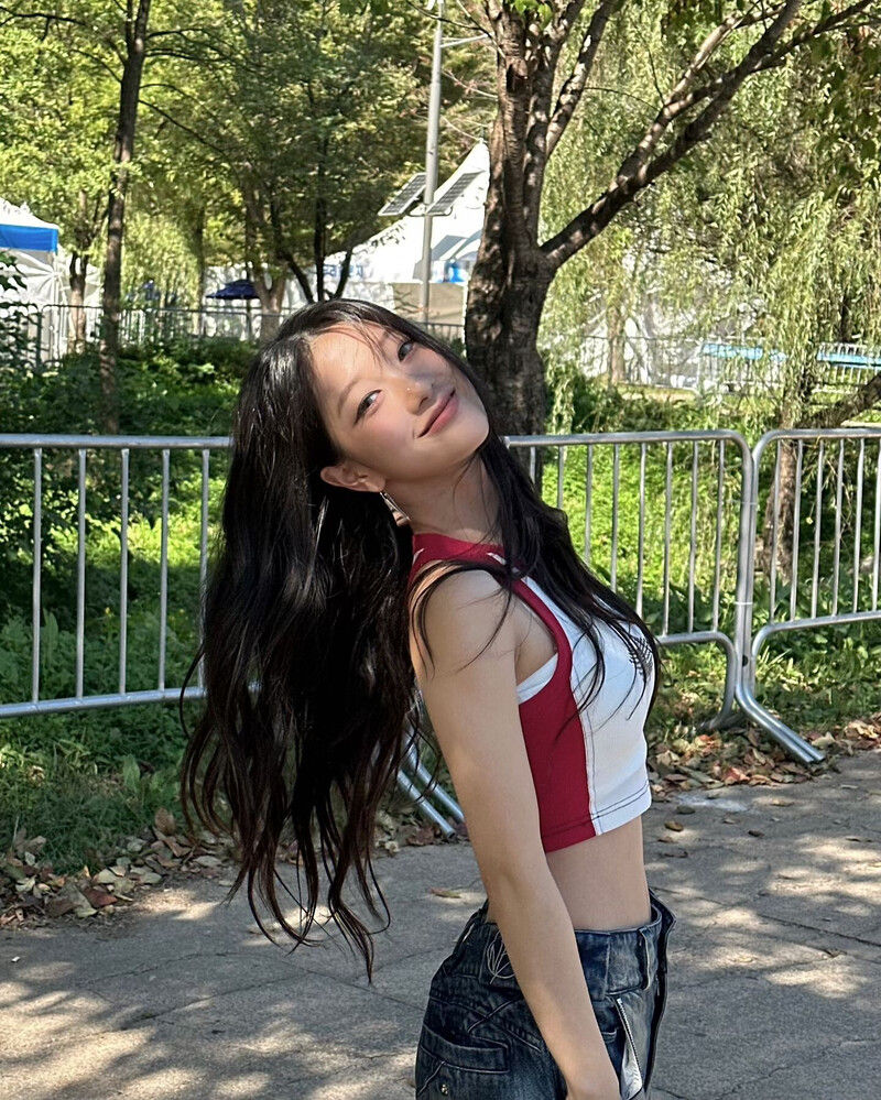 240929 fromis_9 Seoyeon Instagram Update documents 7