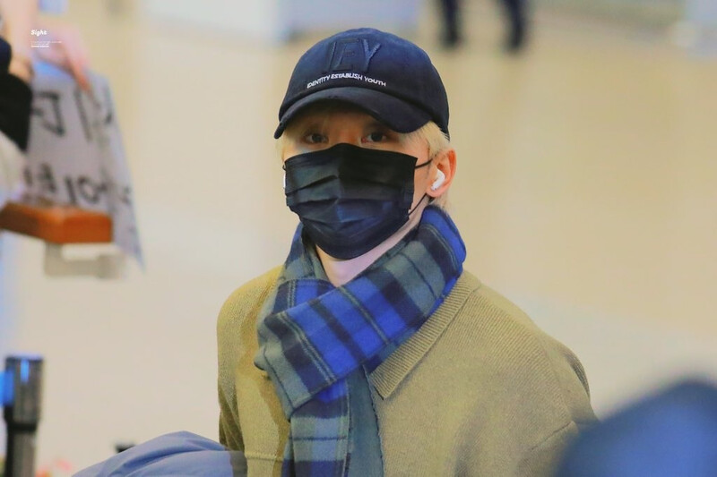 250106 Seventeen Seungkwan at Incheon Airport documents 2