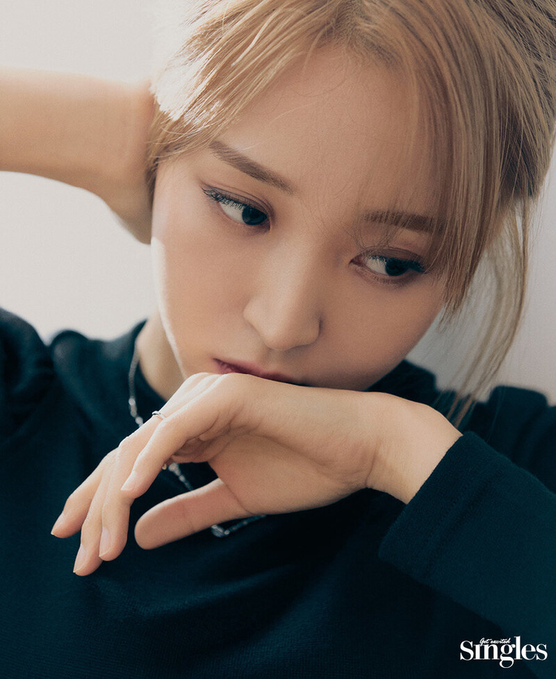 MOONBYUL for SINGLES Magazine Korea Dec Issue 2021 documents 3