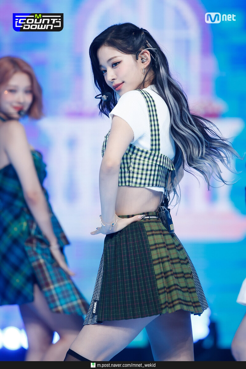 210909 fromis_9 - 'Talk & Talk' at M Countdown documents 6