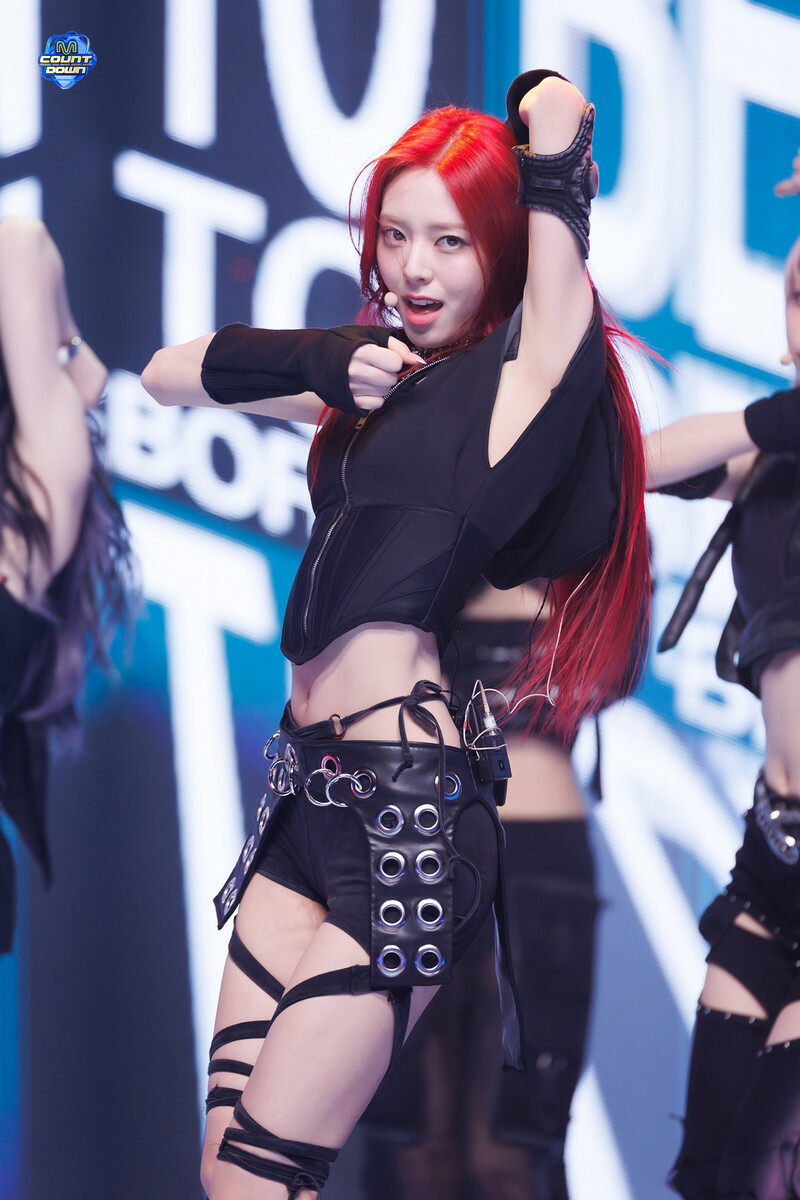 240111 ITZY Yuna - 'BORN TO BE' and 'UNTOUCHABLE' at M Countdown documents 15