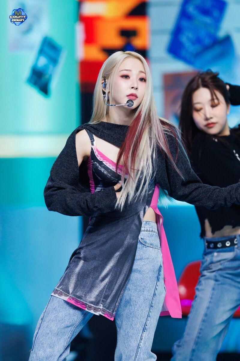 240208 Moon Byul - 'TOUCHIN&MOVIN' at M Countdown documents 4