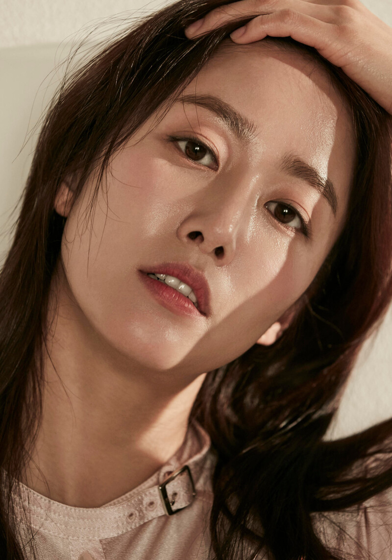 Jeon Hye-bin Official Agency 2018 Promotional Photoshoot documents 1